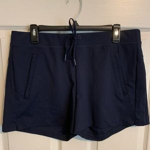 Women casual short in crisp navy